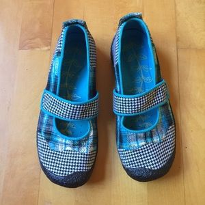 KEEN patchwork elastic closure strap size 7